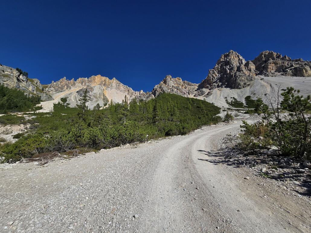 Weiterer Aufstieg in Richtung Fanes Hütte. Landschaftlich einfach traumhaft schön.