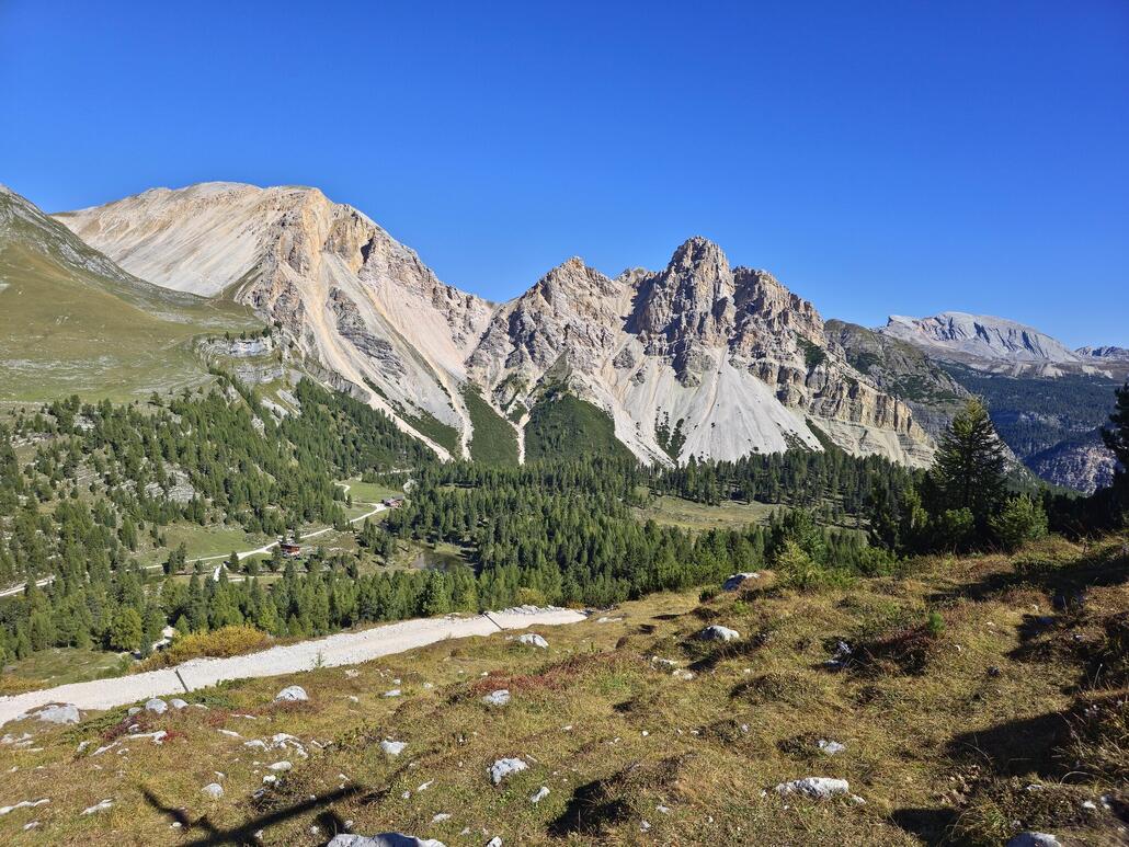 Angelangt auf der Passhöhe beim Limosee. Blick zurück in Richtung Fanes Hütte