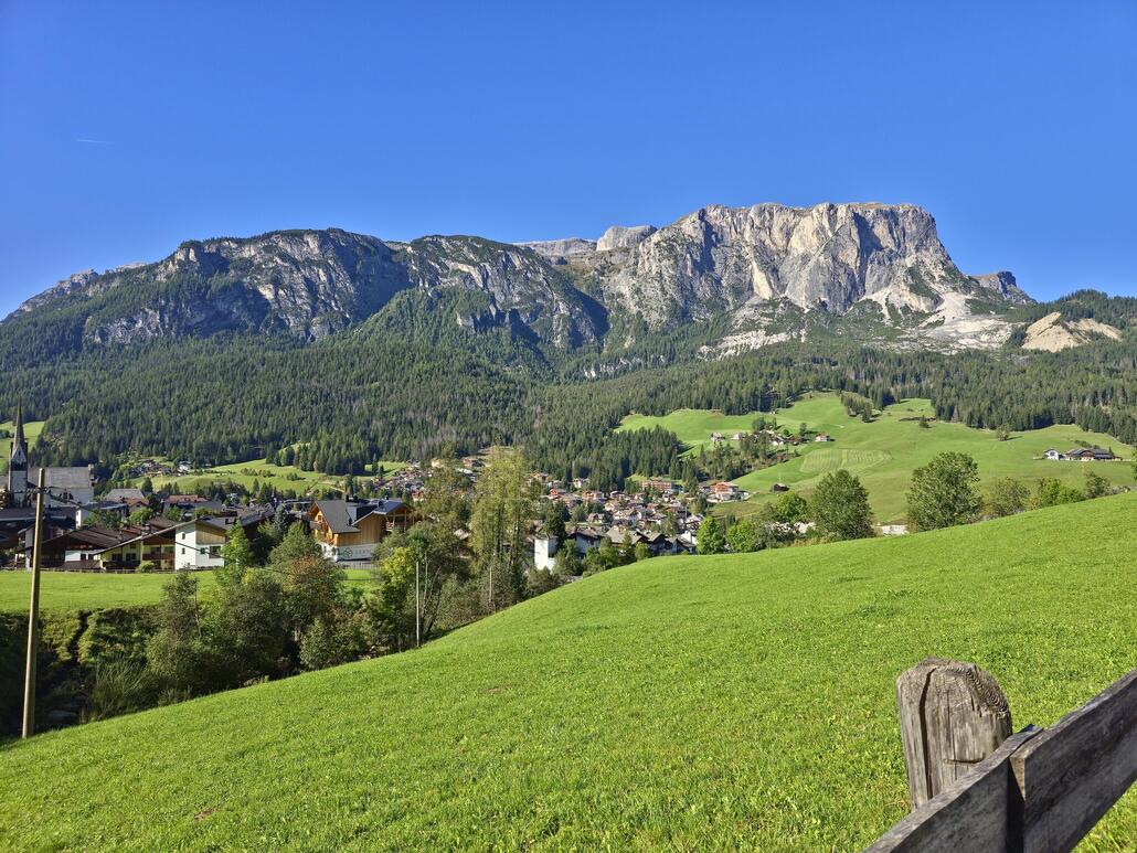 Kurz nach dem Start des Aufstiegs am Dorfrand von Abtei