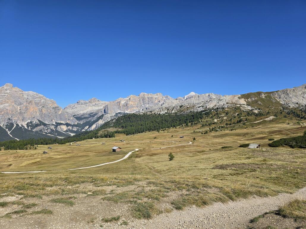 Fanesgruppe. Im Hintergrund schaut noch die Spitze der Tofana hervor.