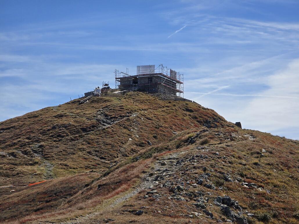 Gipfelhütte auf den Helm, an welcher aktuell gebaut wird.