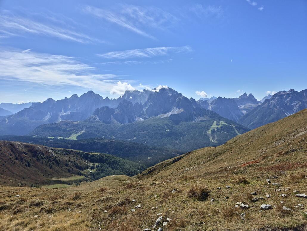 Angekommen auf dem Sattel oberhalb der Hollbrucker Seen. Auch hier ist der Ausblick in die Sextner Dolomiten einfach fantastisch.