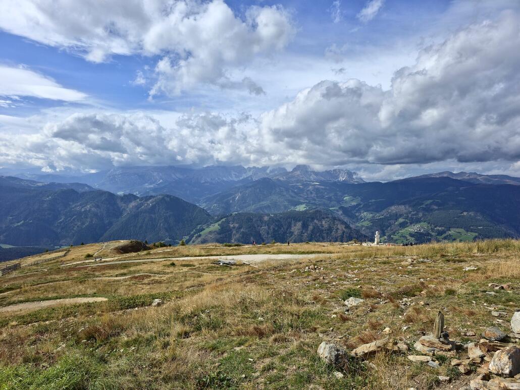 Blick nach Südwesten in die Dolomiten