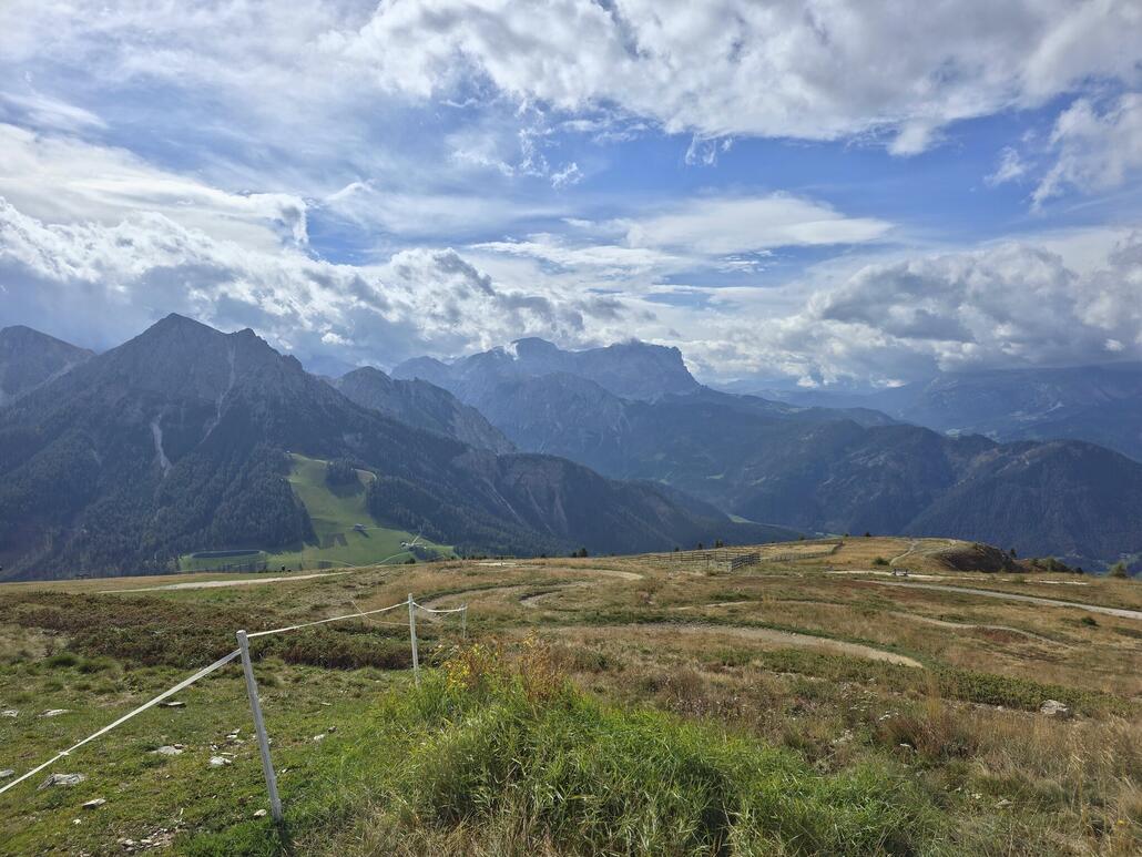 Blick nach Süden zum Piz da Peres und zur Fanes-Gruppe