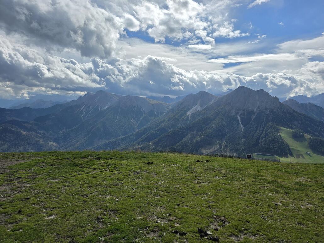 Blick nach Südosten zu den Pragser Dolomiten