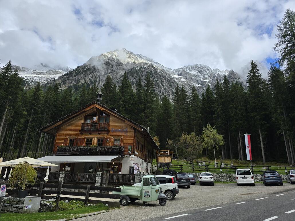 Edelweisshütte mit Ohrenspitzen.