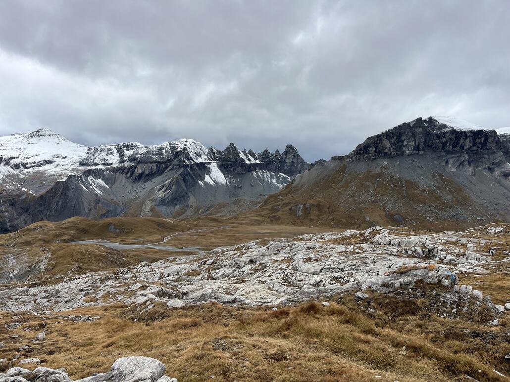 Auf Ils Cuns ist das Martinsloch nicht mehr zu sehen, aber der obere Segnesboden.