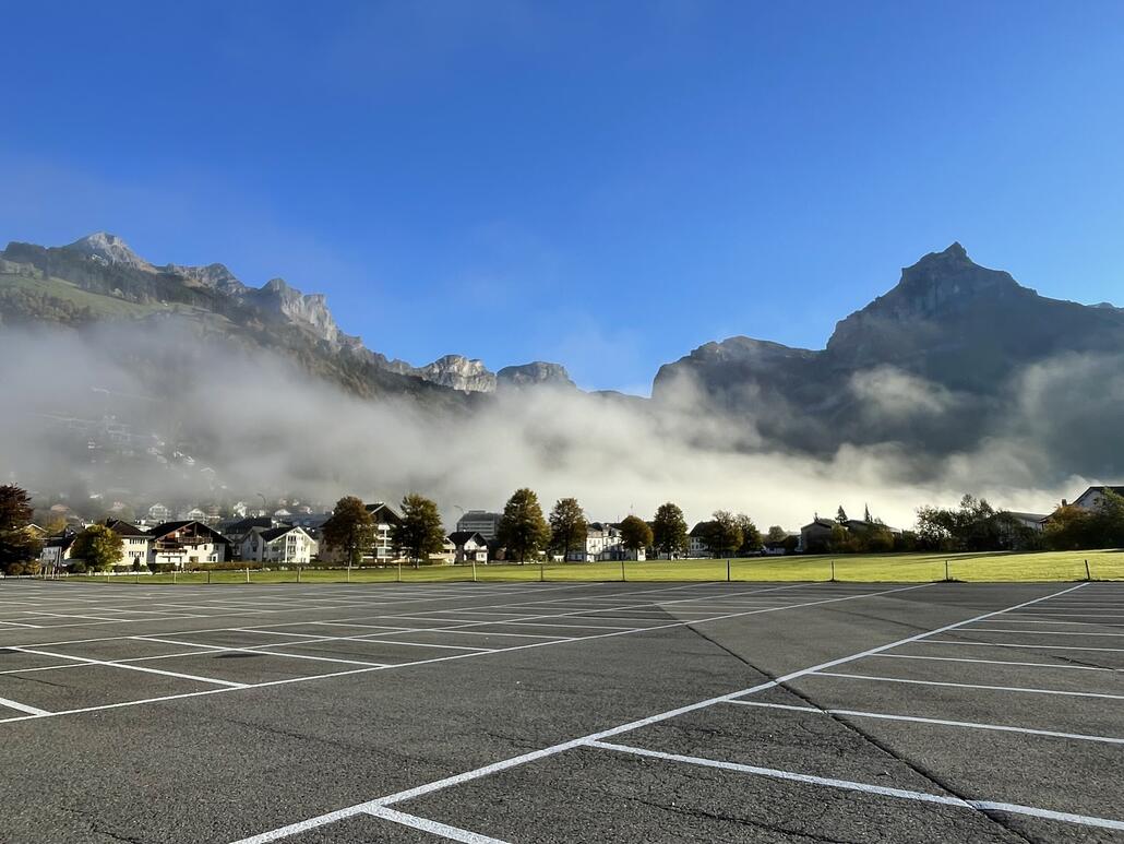 Das Wetter ist wie angekündigt ja top und sogar in Engelberg lichtet sich der Nebel