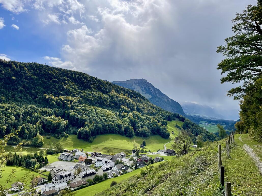 Obbürgen im Blick, sehr kompakt und viel neu gebaut. Nichts spezielles zum anschauen.