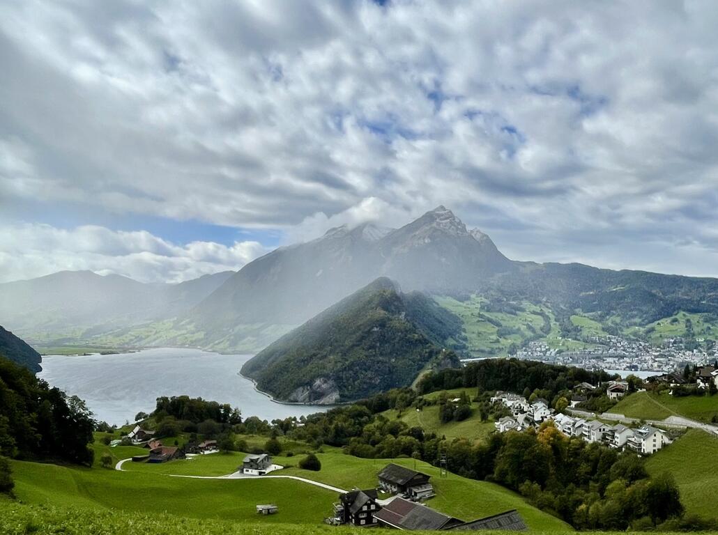 Immer wieder zu beobachten, die Regenfäden an Pilatus, Stanserhorn, Rigi und co.