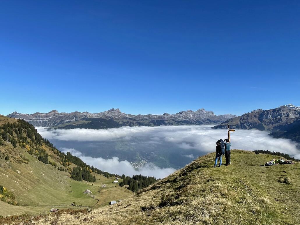und hier treffen wir wieder vermehrt auf Leute, dir übern den Surenenpass von Engelberg her gekommen sind.