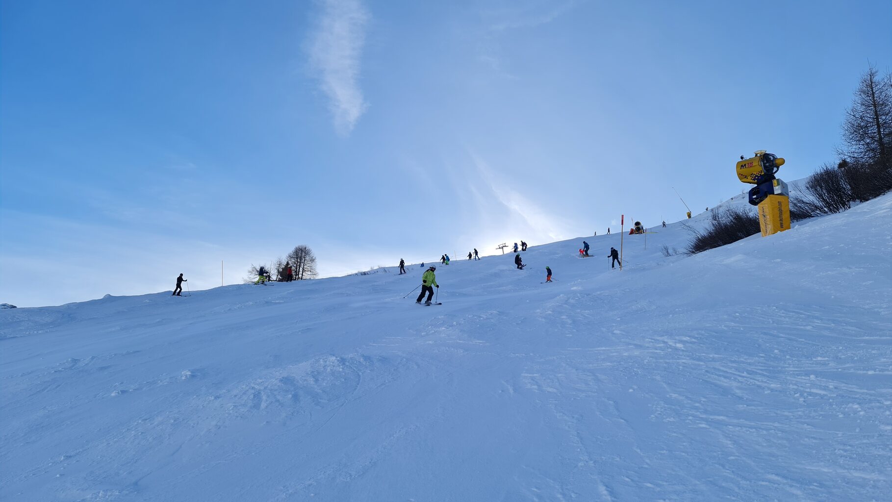 Beschneiter unterer Abschnitt des Bodmenstafel-Hangs. Neben der Piste ging es noch ganz gut zu fahren. Auf der Piste dagegen viel Eis und sehr viele völlig überforderte Skifahrer.