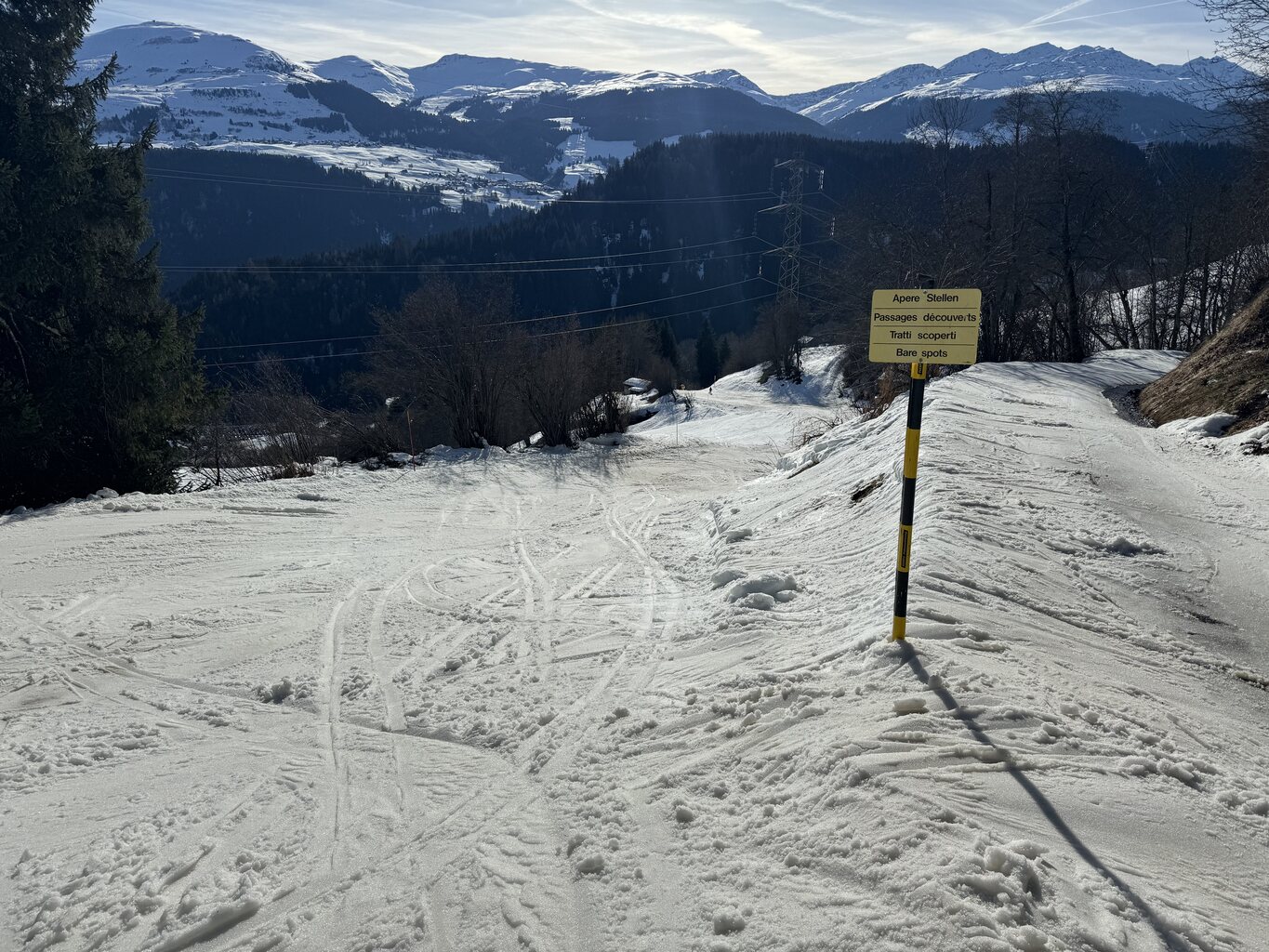 Achtung apere Stellen im unterstesten Teil der Talabfahrt nach Waltensburg