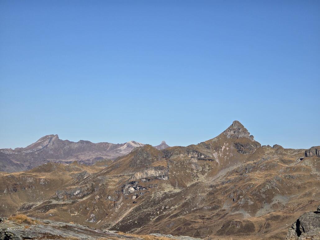 Auch der Spitzmeilen ist von hier aus zu sehen.