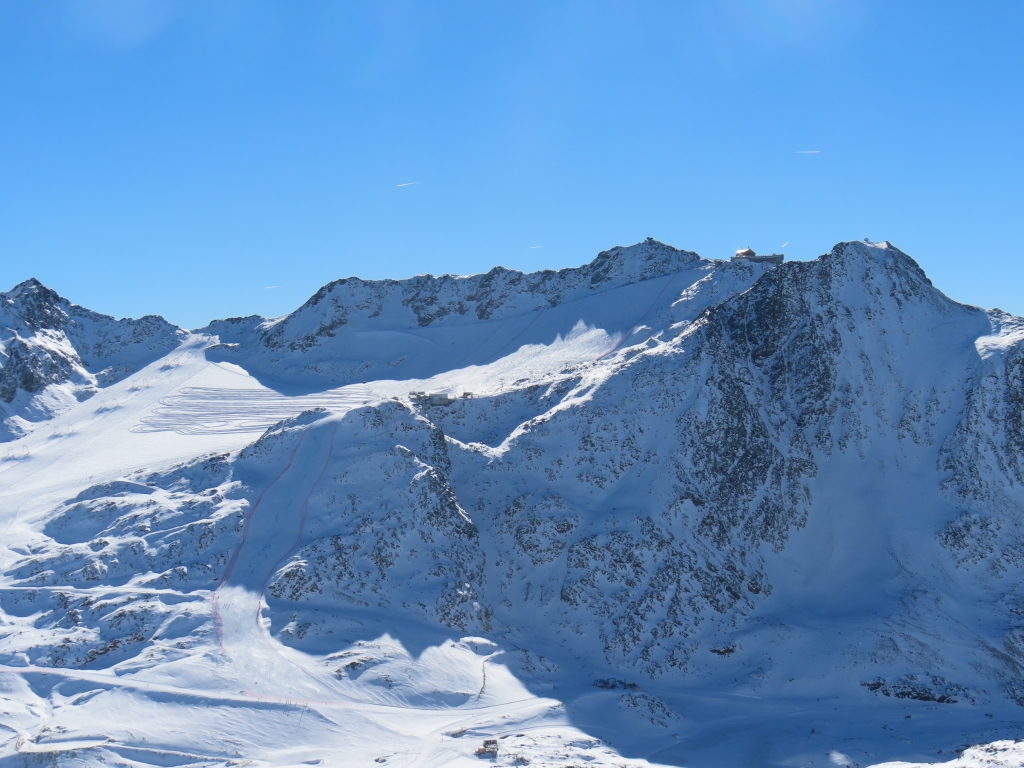 Blich vom oberen Teil der Hintereis-Abfahrt auf die Grawand.