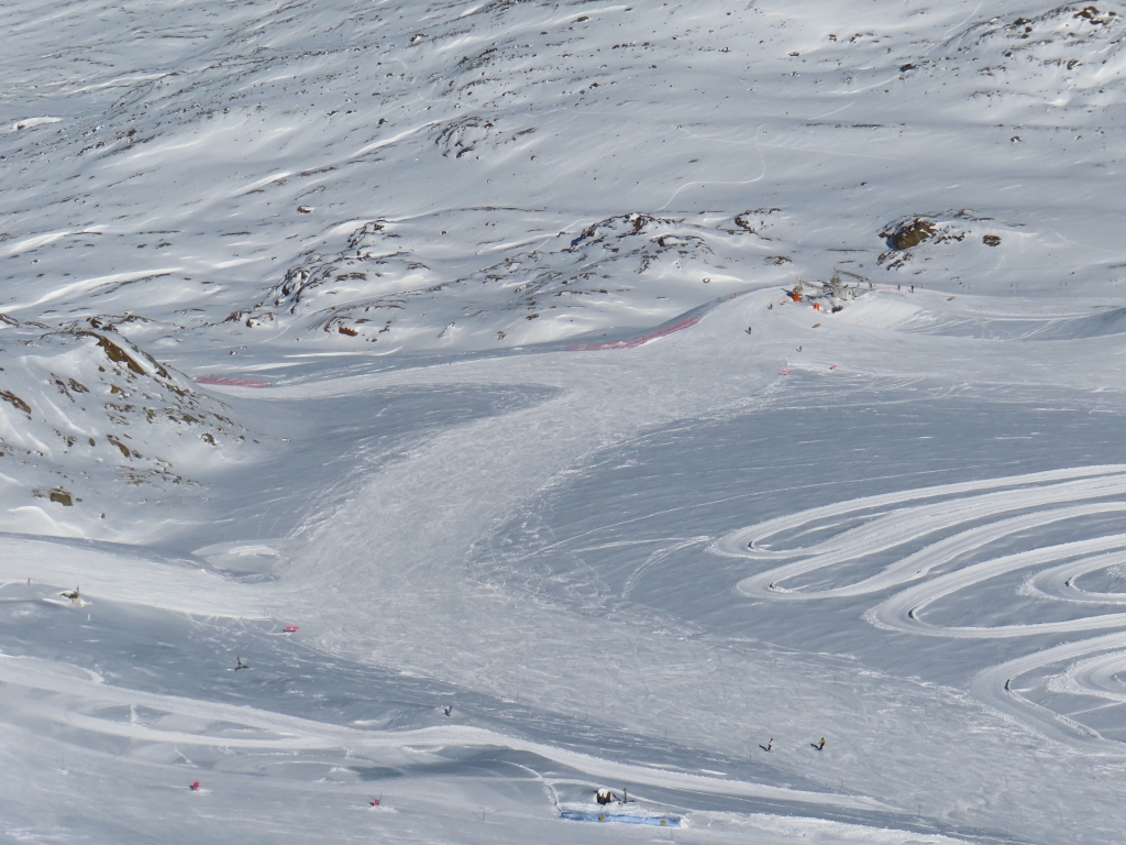 Blick von der Grawand zur Talstation Finail. Der Pistenverlauf ist hier aufgrund des Gletscherrückgangs etwas anders als früher