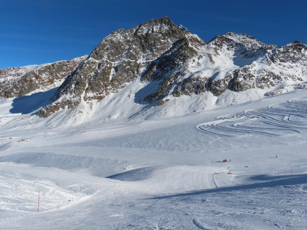 Blick von der Bergsation Gletschersee zu den Finailliften