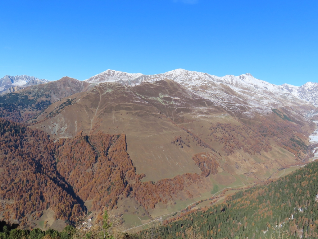 Die Berge auf der anderen Seite des Planeiltals