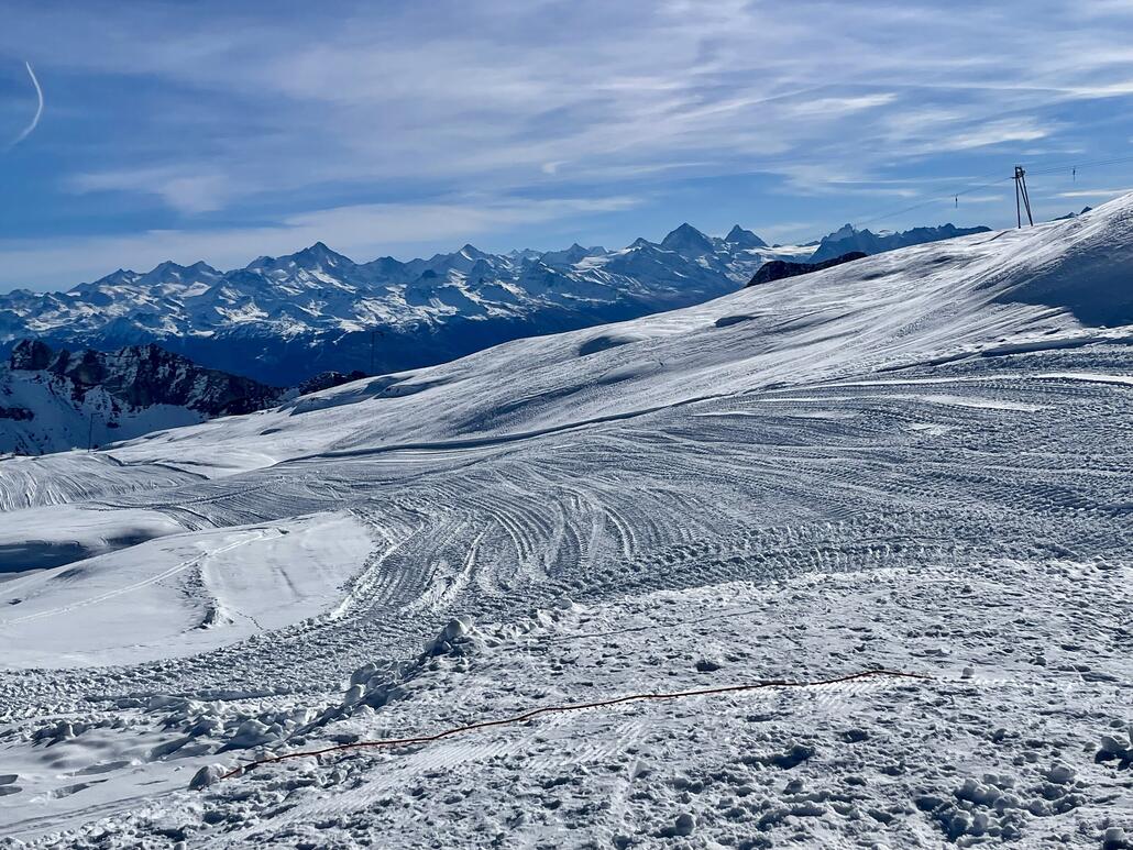 Der weitere Pistenverlauf ist grundpräpariert