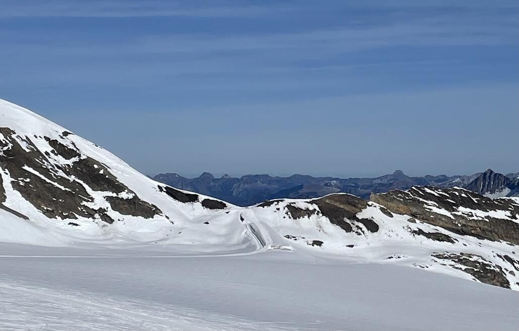 Wie der Anstieg dort für den Oldensattel fahrbar wird ist mir ein Rätsel. Das schöne beindruckende Gletscherplateau sinkt immer weiter ab. Gibts dort künftig ein Lift??