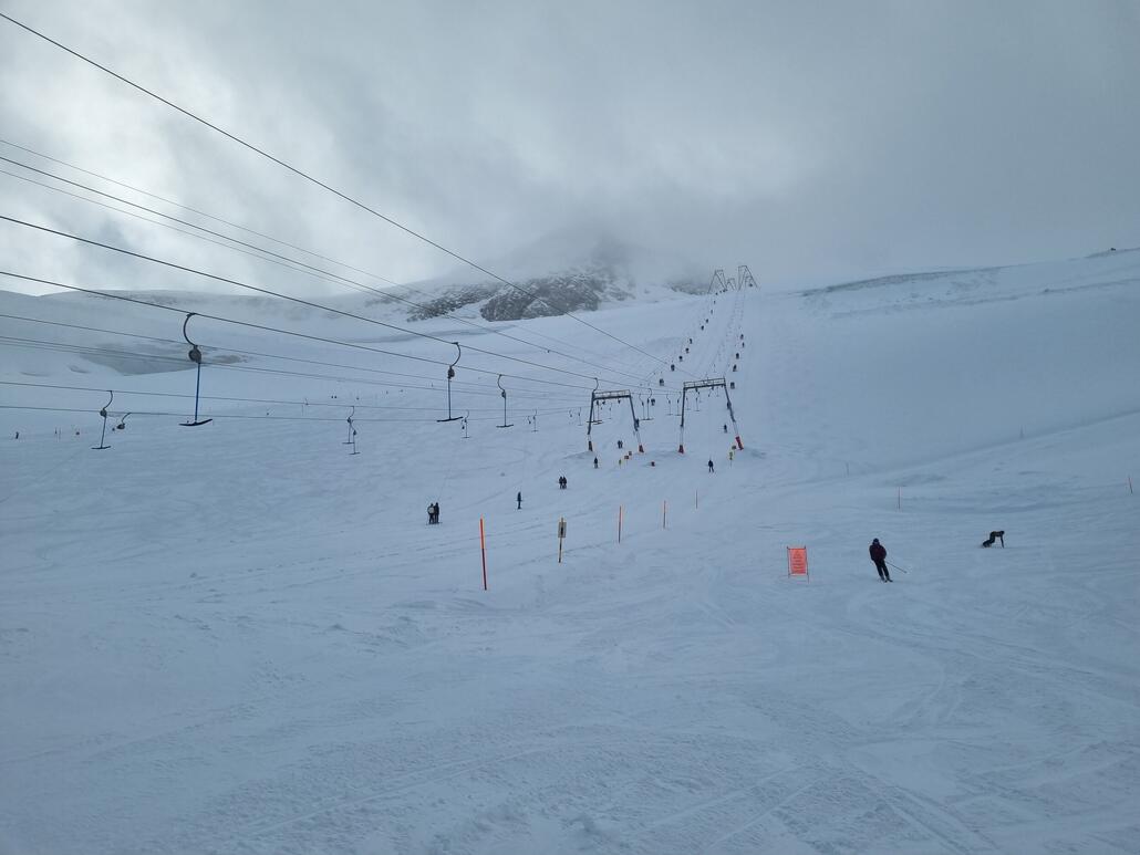 Oben am Gletscher. Etwas diesig, Sicht aber ok
