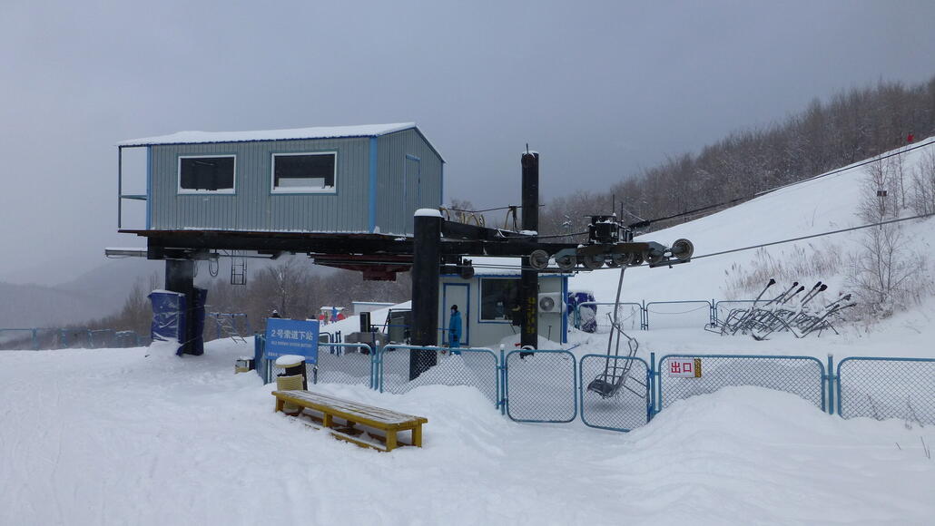 Aber mich reizte natürlich sofort die direkt neben der Bergstation der 4KSB startende 2FSB, welche die oberen steileren Hänge erschloss und kaum genutzt wurde.