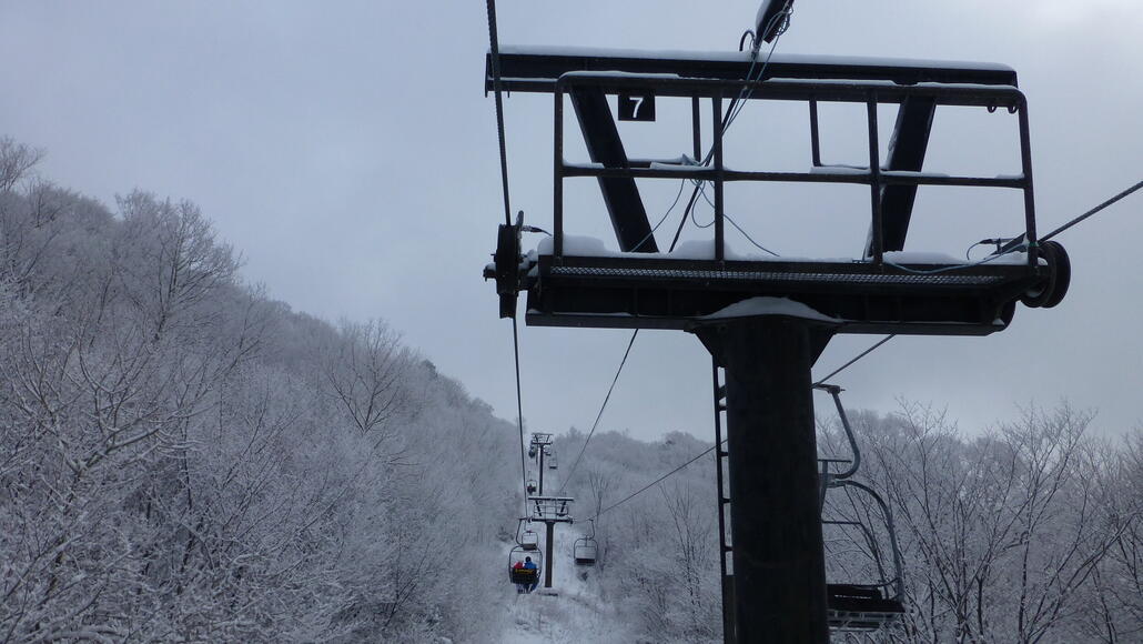 Mir unbekannte Mastkonstruktionen, und dazu auf jeder Seite nur 2er Rollen?