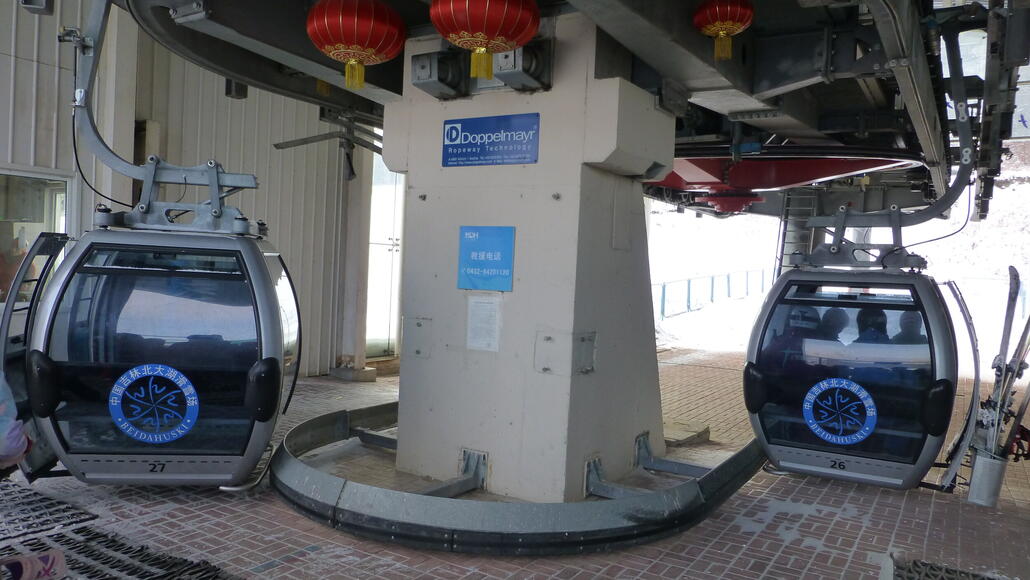 Dann mal auf die andere Seite vom Skigebiet mit der relativ neuen 6EUB…