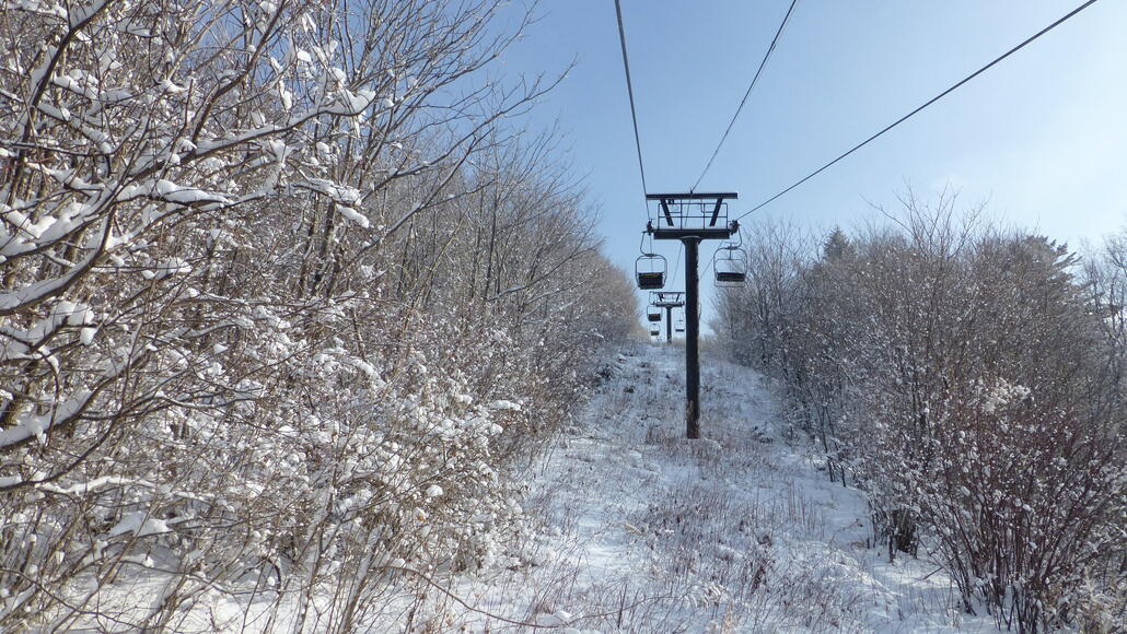Der am Morgen sehr fotogene Schnee auf dem Bäumen leider unten schon etwas verschwunden.