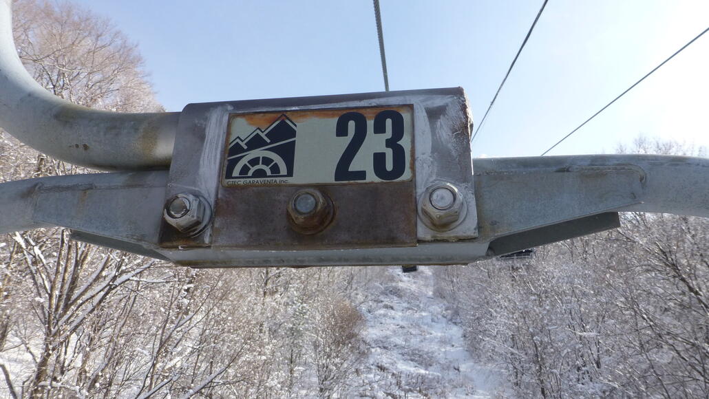 CTEC Garaventa Inc., das muss wohl eine sehr, sehr alte Occasionsanlage sein! Heute hätte ich wohl grad etwas Angst, diese so oft zu benutzen. ;)