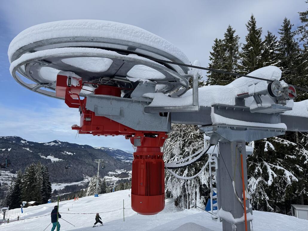 Blick auf den Antrieb und die Unlenkscheibe.