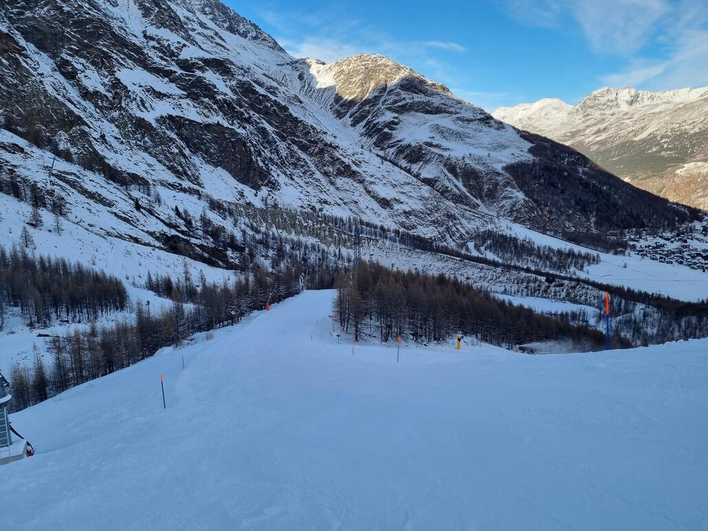 Talabfahrt Gletschergrotte teilweise richtig gut in Schuss. Oben bei der langen Linkskurve noch eisig