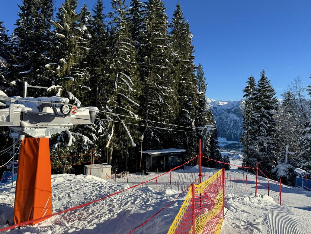 Die ersten Skifahrer kamen bereits in den Genuss einer Fahrt!