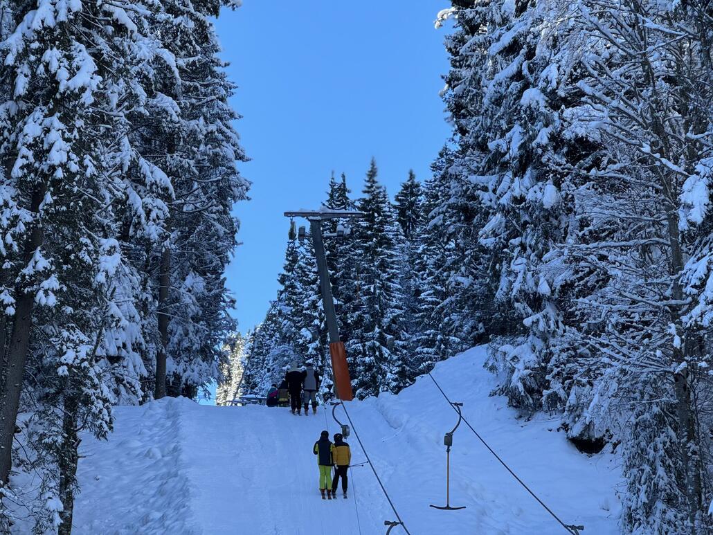 Blick auf Stütze „2“, die Warteschlage wurde und wurde nicht kürzer. Mehr Bilder folgen!