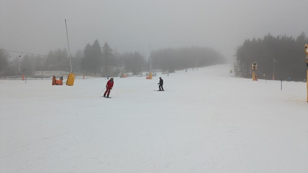 Raupennesthang im Nebel. Hauptsache Skifahren :)