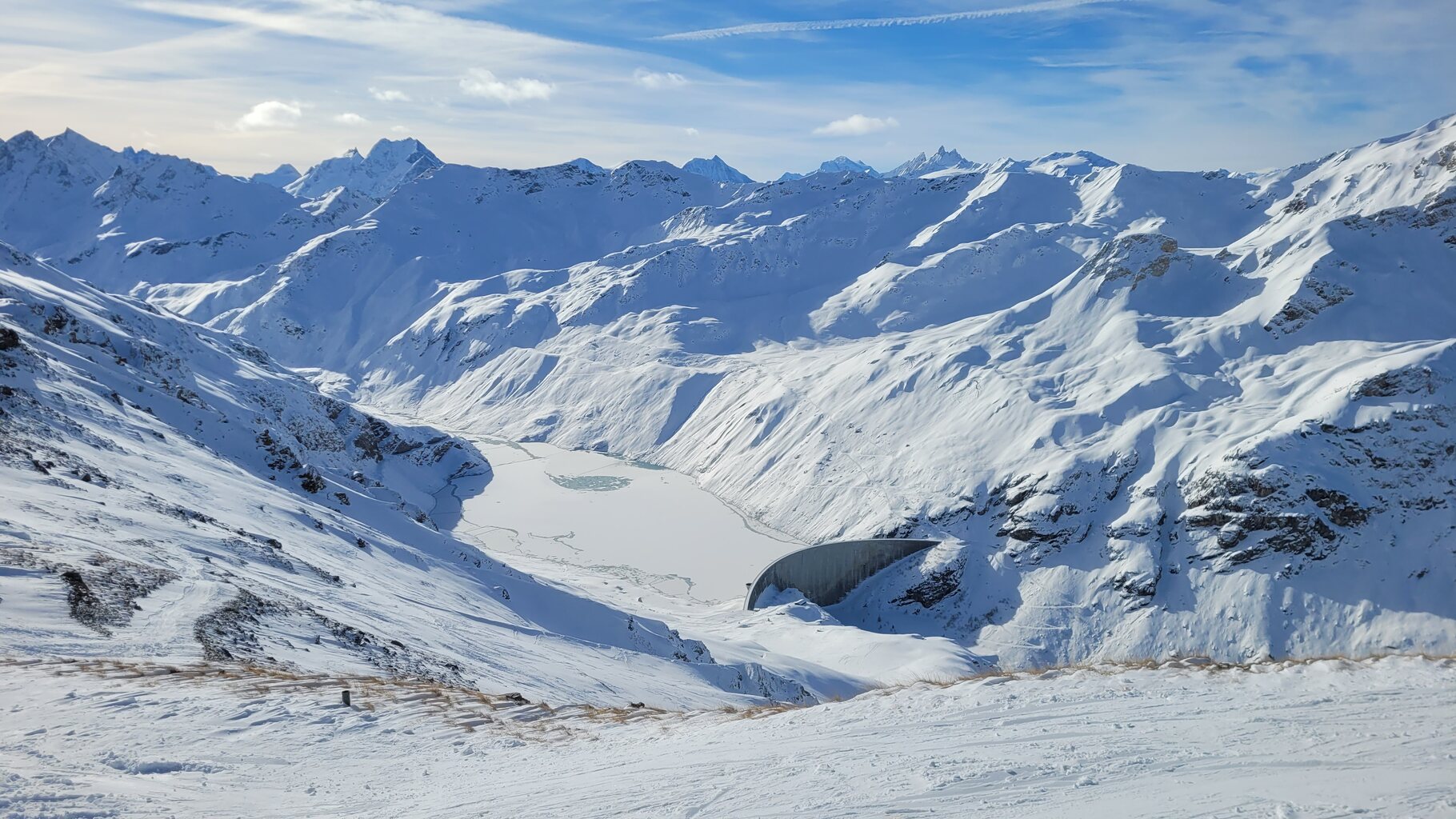 Moiry-Seite mit wenig Schnee