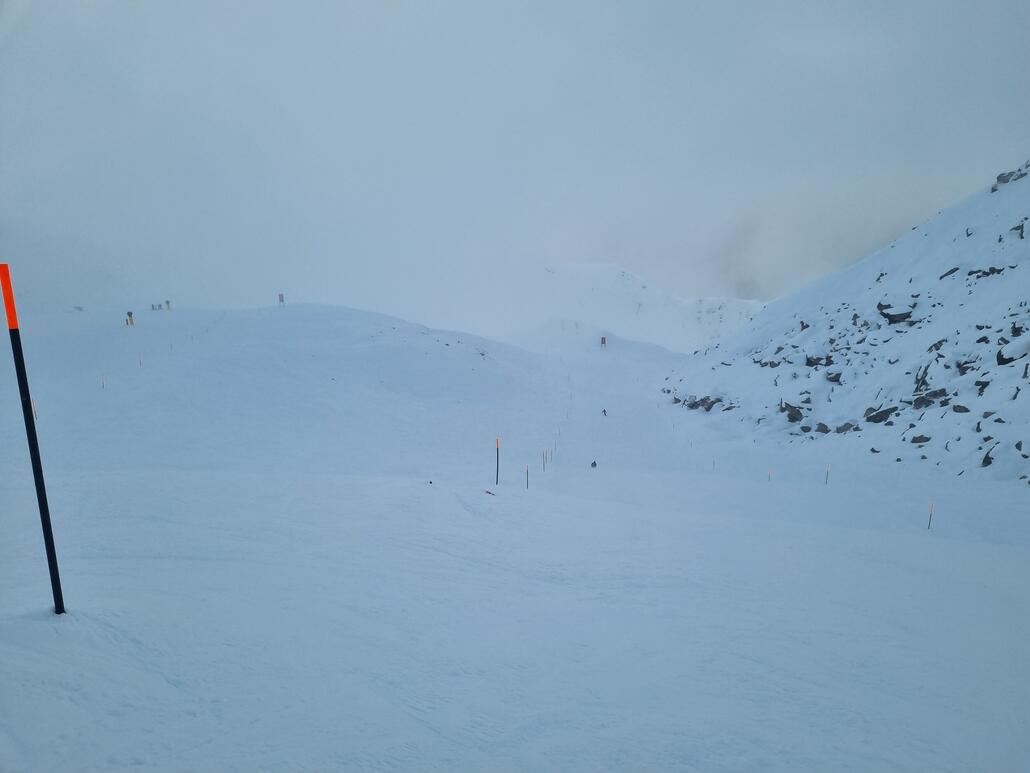 Auch die schwarze bis Ruinettes ist nun offen. Fuhr sich gut, aber etwas Vorsicht vor Steinen.<br />Auch die Standardabfahrt bis Ruinettes war gut