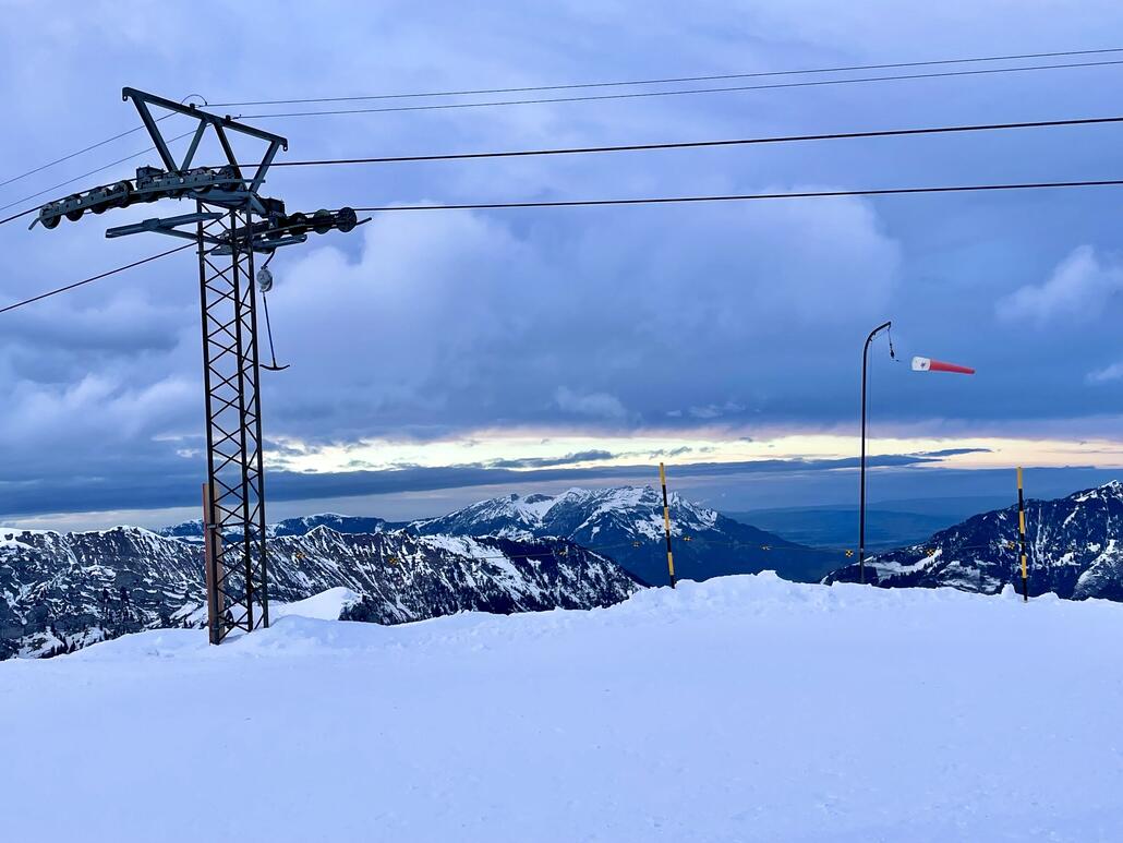 Ab Bonistock ist die Sicht besser, dafür auch starker Wind