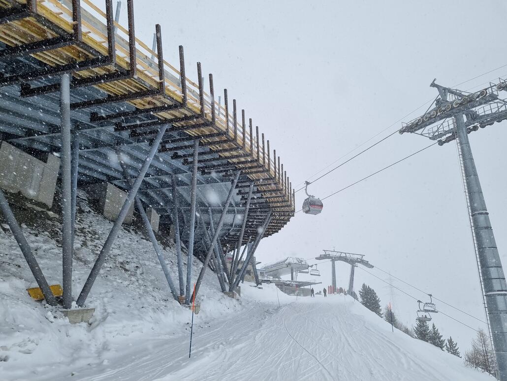 Ziemlich massive Verbauung, um oben nach wie vor genug Platz zu haben