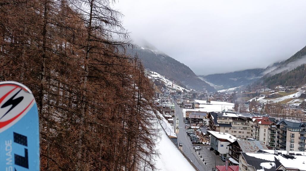 Wolkenuntergrenze knapp auf Höhe Giggijoch. Sollte im Laufe des Tages besser werden.