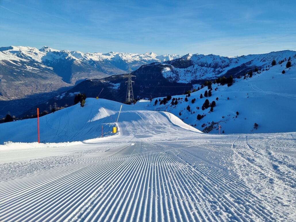 Pisten in den oberen zwei Dritteln schlicht perfekt weil unglaublich griffig. Unten erwartbar eisig in der Früh, aber auch noch akzeptabel