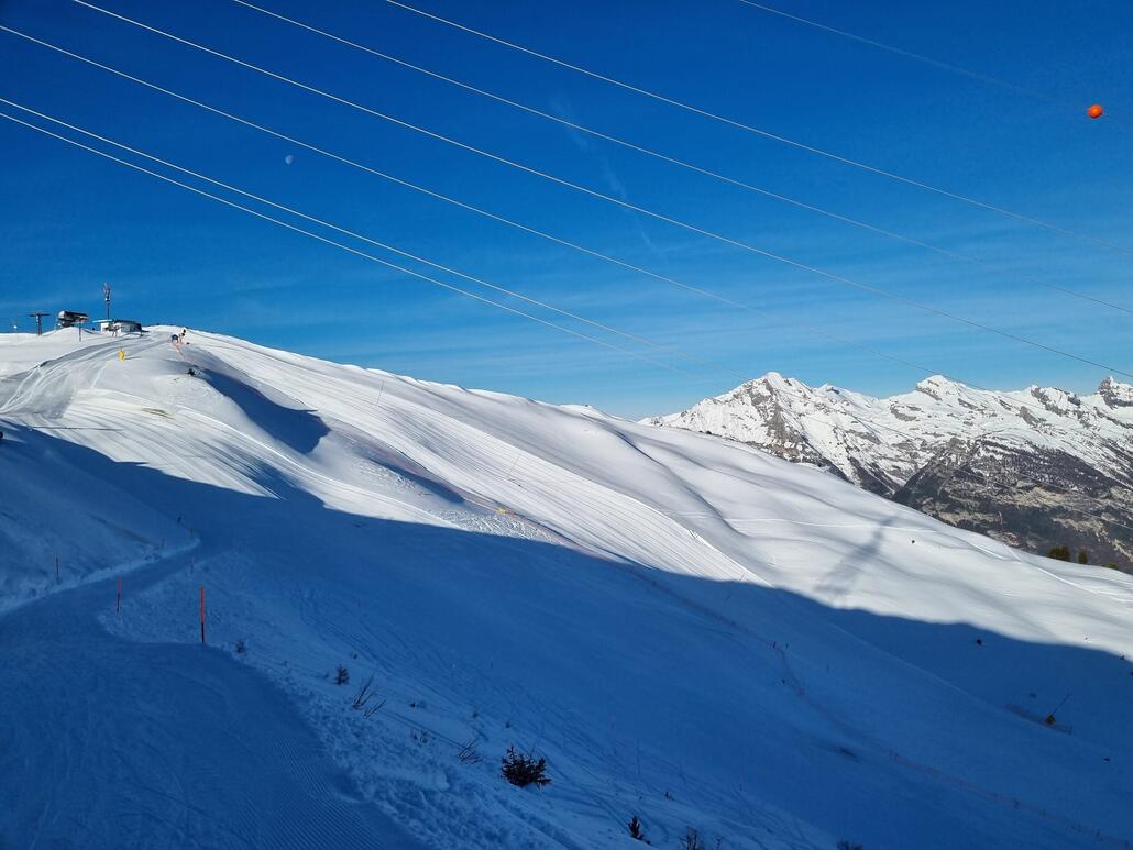 Trainingsbereich, lang im Schatten. Die Präparation sieht wegen der tiefstehenden Sonne nicht so gut aus wie sie ist ;)