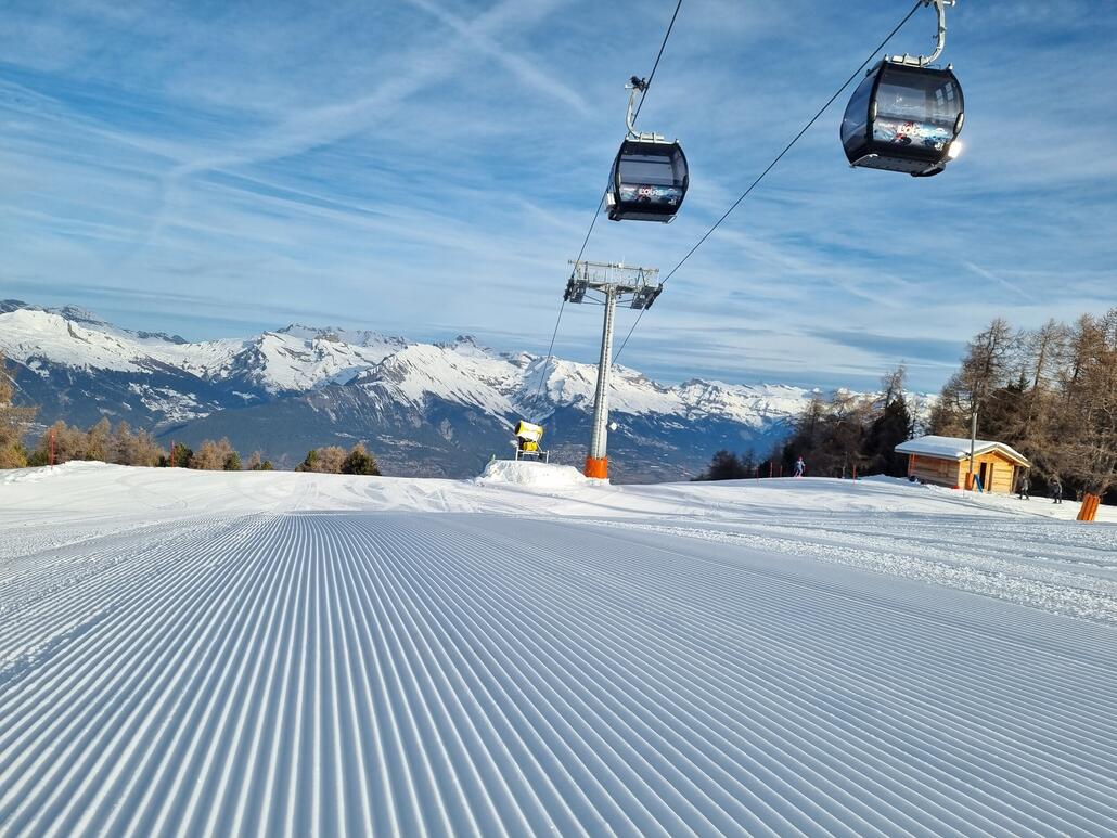 Ours morgens natürlich griffig und gut präpariert, heute teilweise aber mit Rennbetrieb und daher schmaler