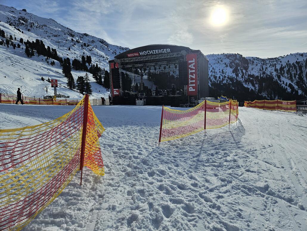 Bühne für Seiler und Speer