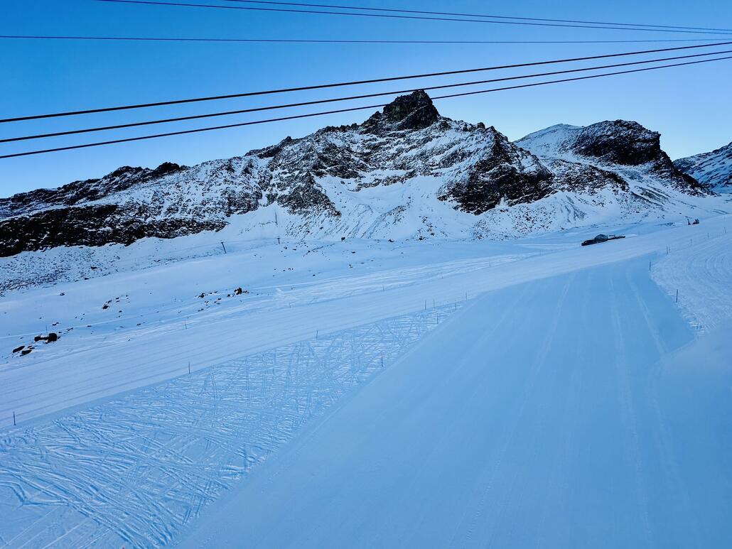 IMG_3054.jpeg (907.78 KiB) 2400 mal betrachtet Blick aus dem Alpin Express.