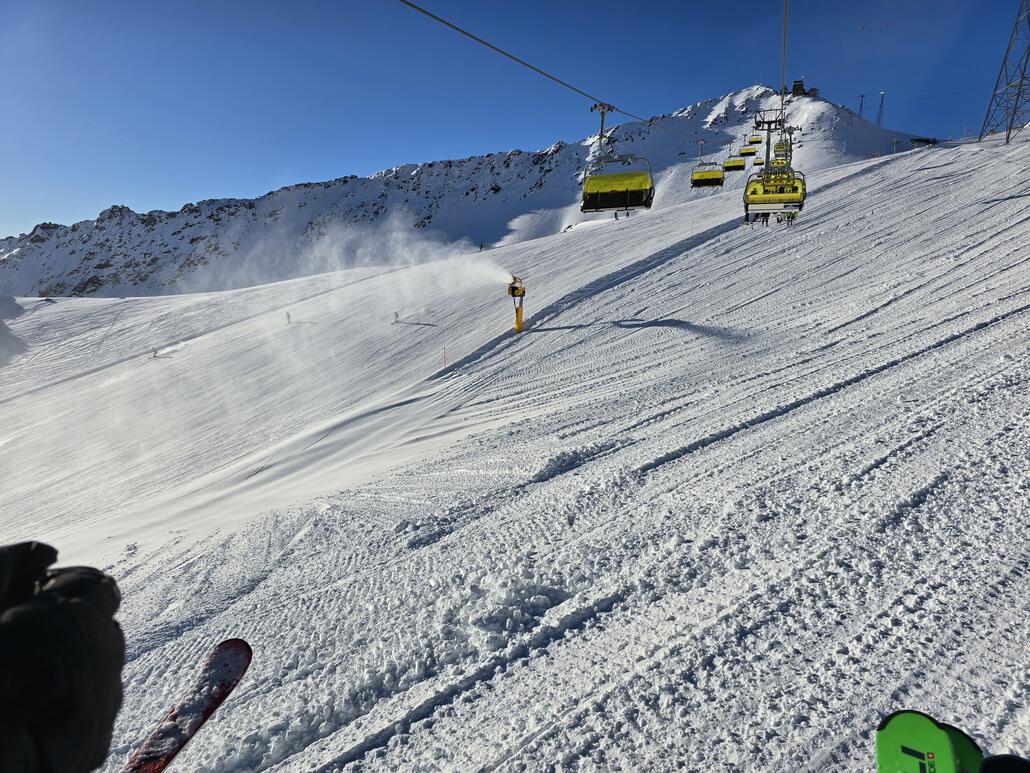 Es wird aber beschneit, um die Piste verbreitern zu können.