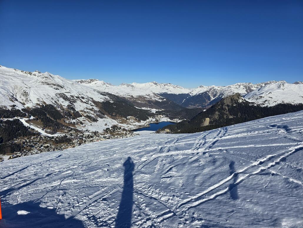 Seepanorama von der Bräma Piste