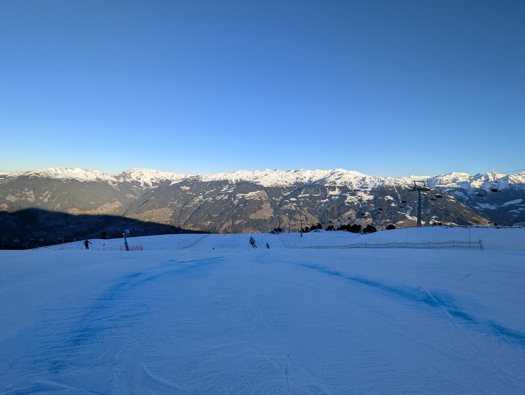 Auf der schwarzen Piste fand am Morgen ein FIS Riesenslalom statt, am Nachmittag daher noch gut zu fahren