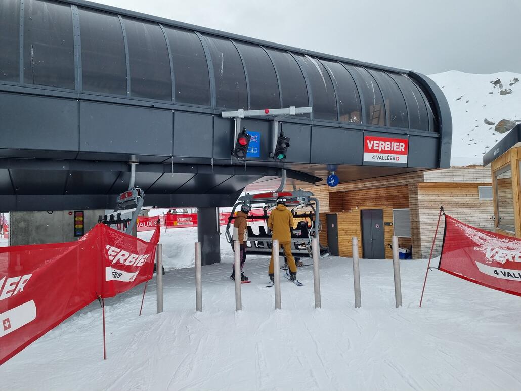180 Grad Einstieg an der Talstation. Mal sehen wie das hier zur Hauptsaison funktioniert