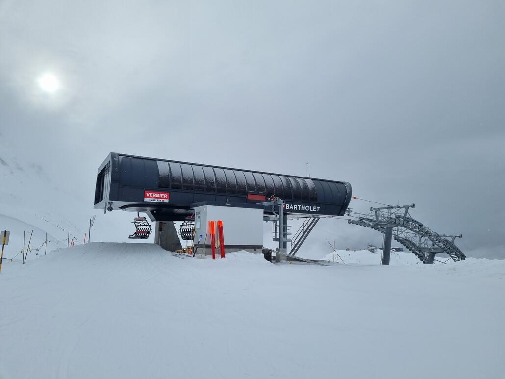 90 Grad Ausstieg am Berg. Also insgesamt 270 Grad Kurve per Fahrt. Das macht leider einen Teil der höheren Geschwindigkeit wieder wett